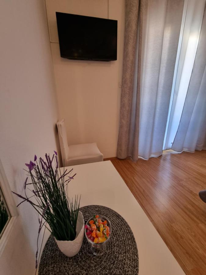 Apartments Lili Biograd Na Moru Buitenkant foto