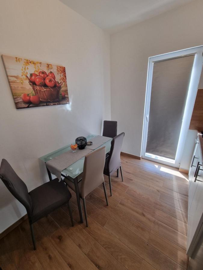 Apartments Lili Biograd Na Moru Buitenkant foto