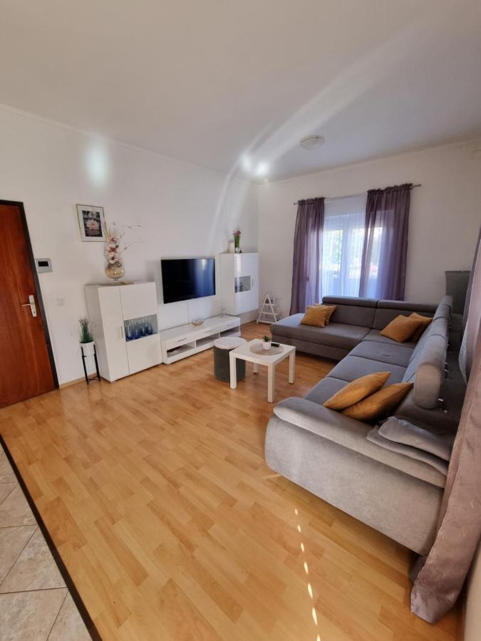 Apartments Lili Biograd Na Moru Buitenkant foto