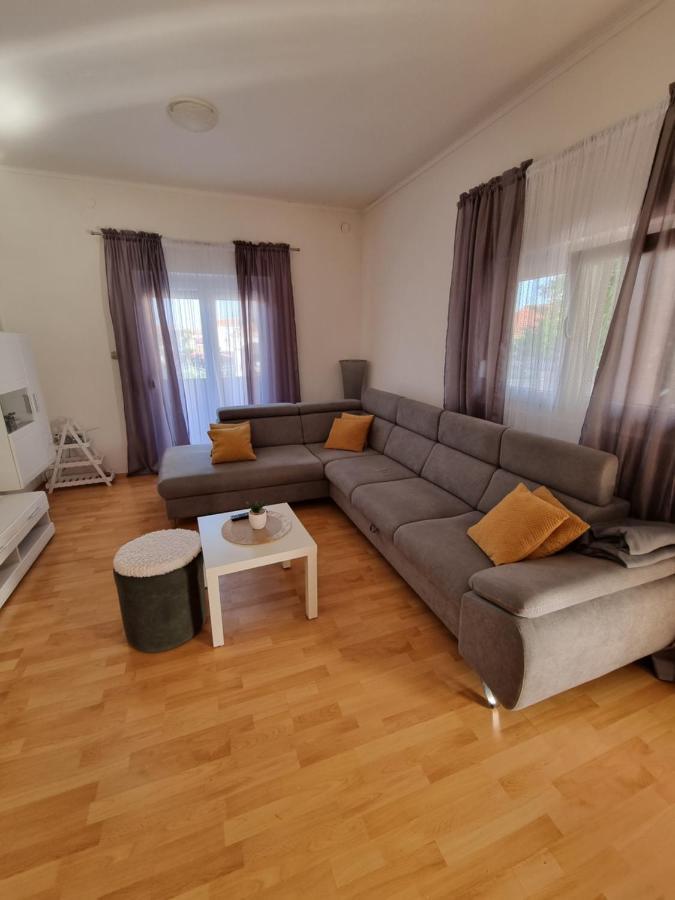 Apartments Lili Biograd Na Moru Buitenkant foto